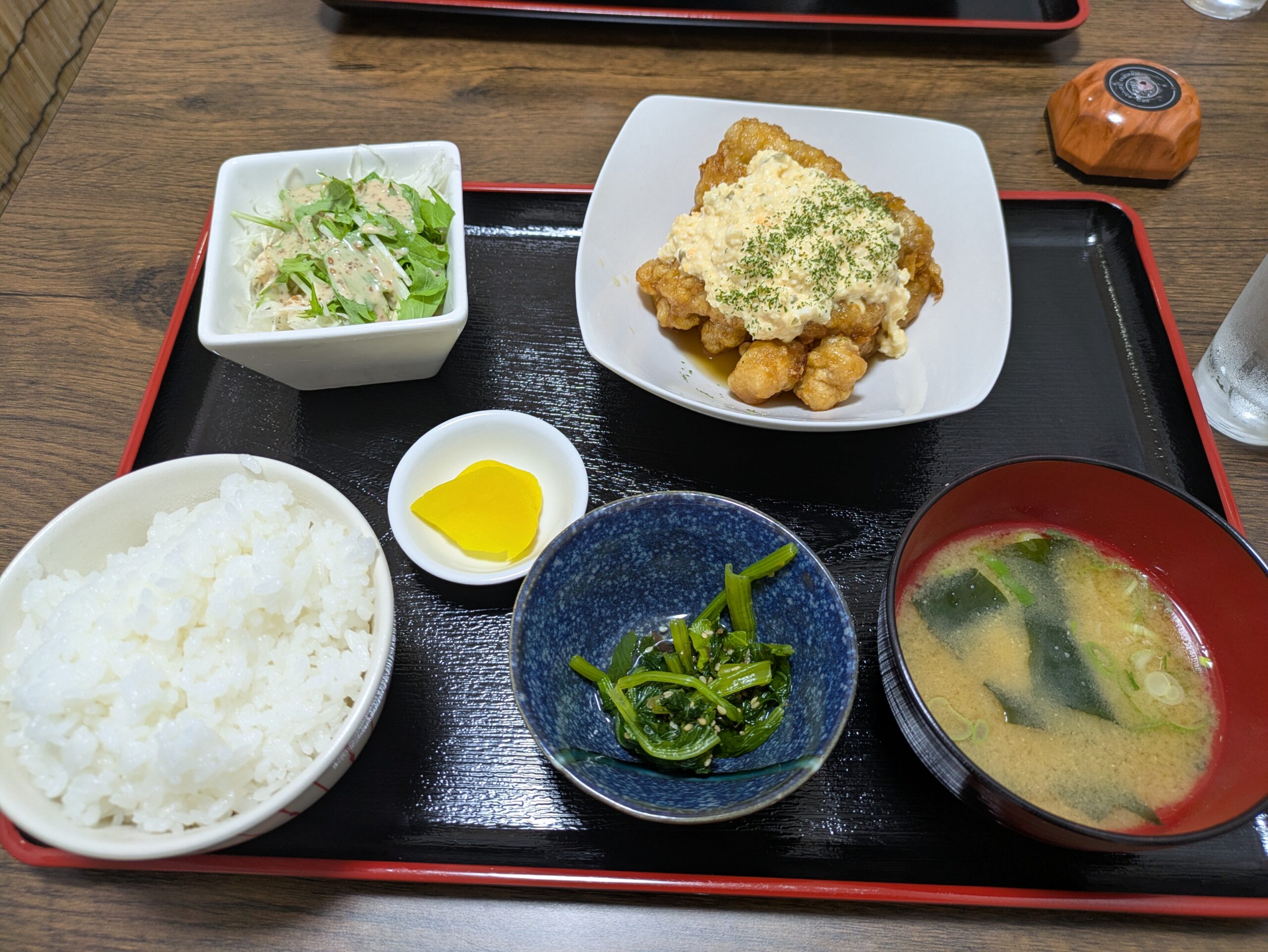 くわまる食堂で食べたチキン南蛮と冷汁